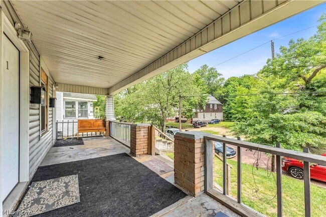 Foto del edificio - 1174 La Croix Ave