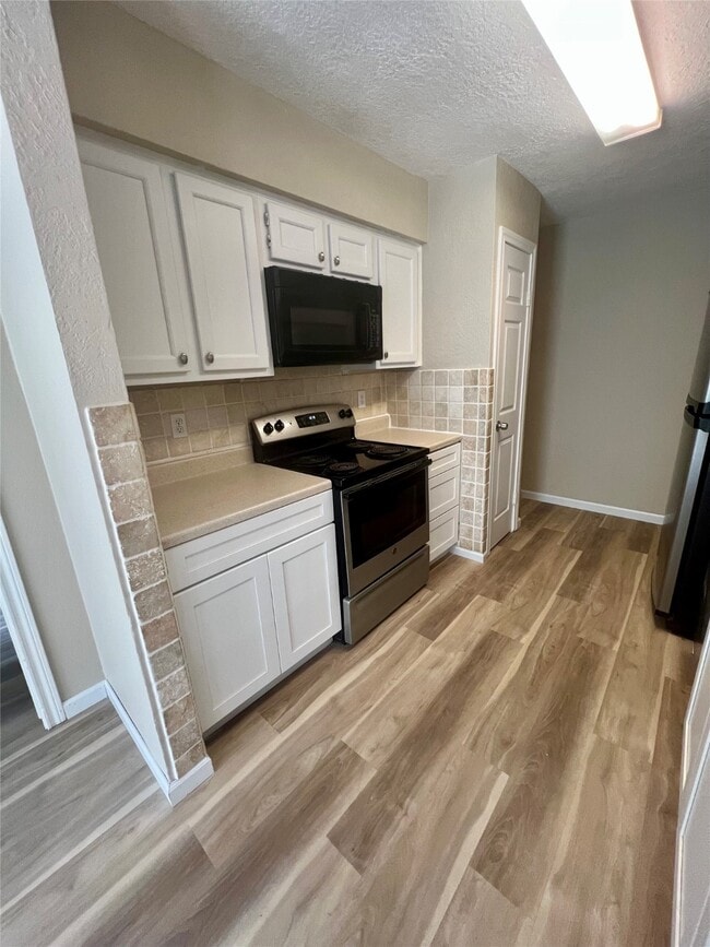 Building Photo - 12755 Mill Ridge Dr