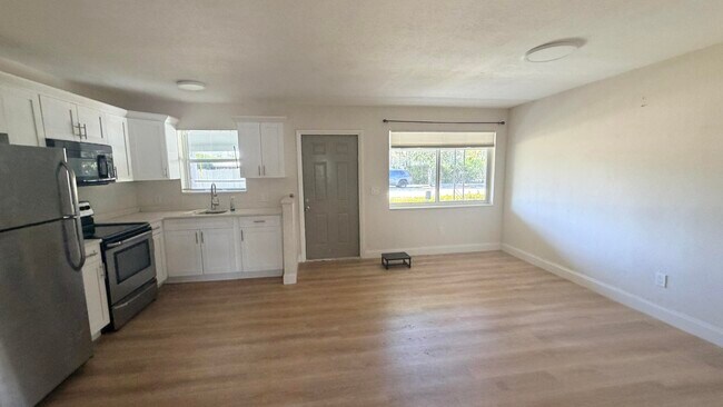 Building Photo - 800 Moffett St