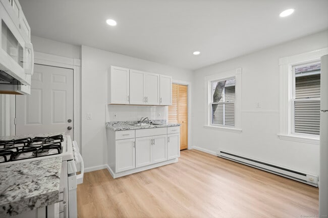Foto del edificio - 220 Hillside Ave