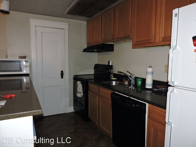 Building Photo - 128 W Nixon St