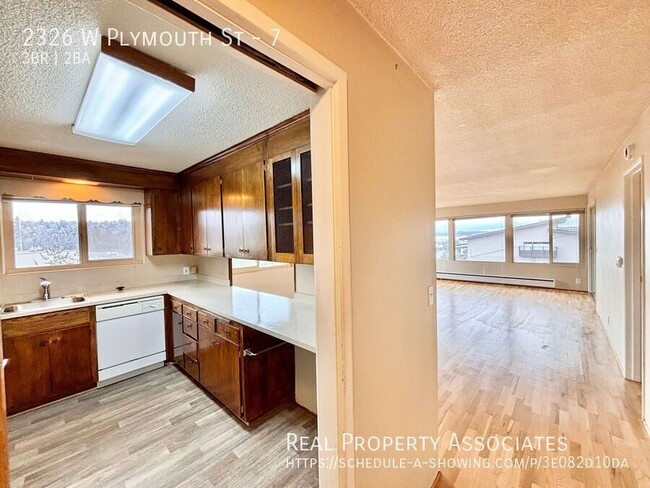 Building Photo - Stunning 3-Bedroom, 2-Bathroom Available i...