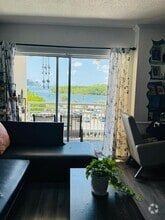 Building Photo - 400 Kings Point Dr