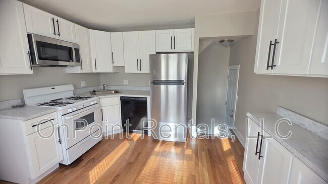 Foto del edificio - 14526 Russell Ave