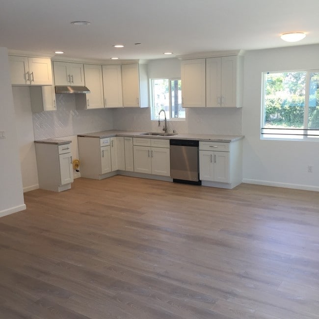 Interior Photo - 7832 Flight Ave