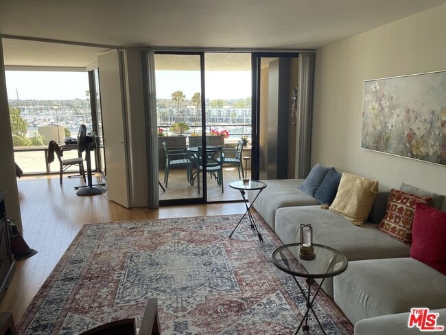 Building Photo - 4314 Marina City Dr