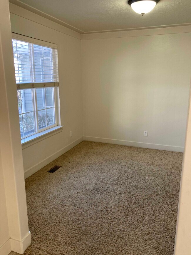 Building Photo - 42 S 800 E