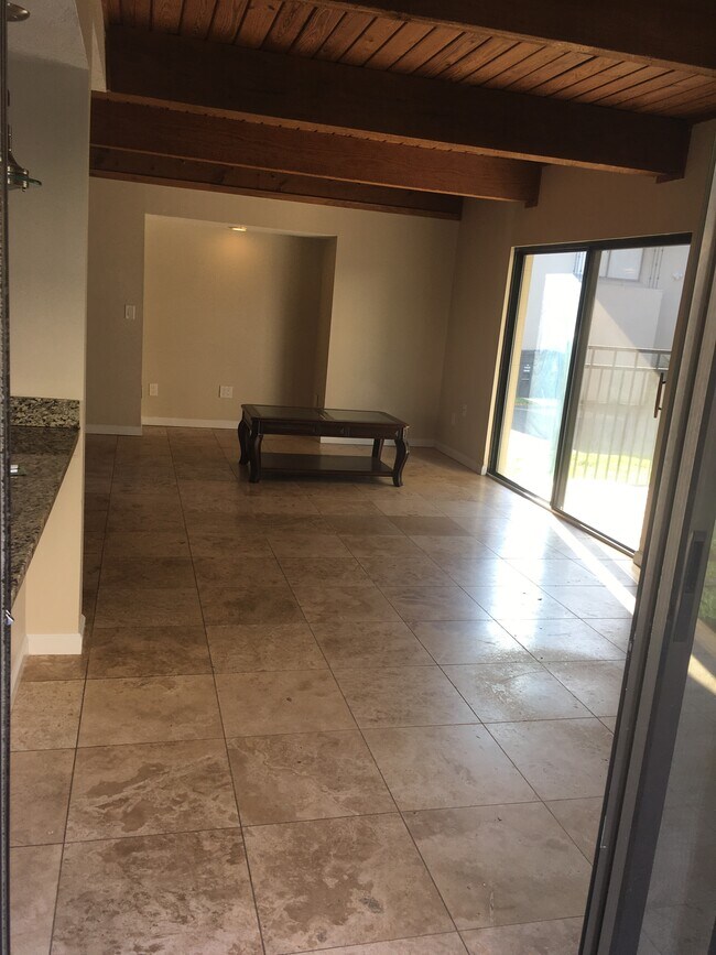 Large downstairs living space - 1353 Harmon Ave