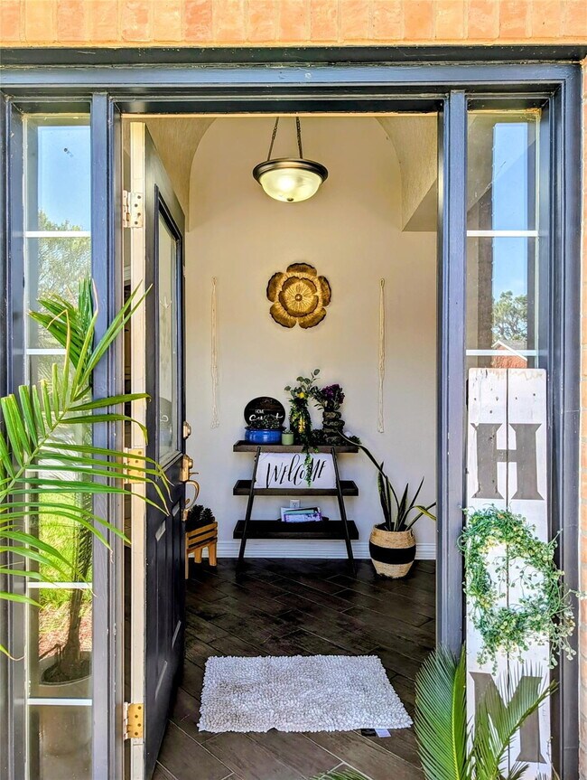 Foto del edificio - Exceptional Home in Arlington – Great Layout & Prime Location