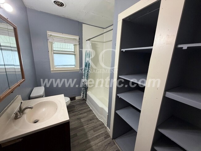 Building Photo - 828 Johnson-