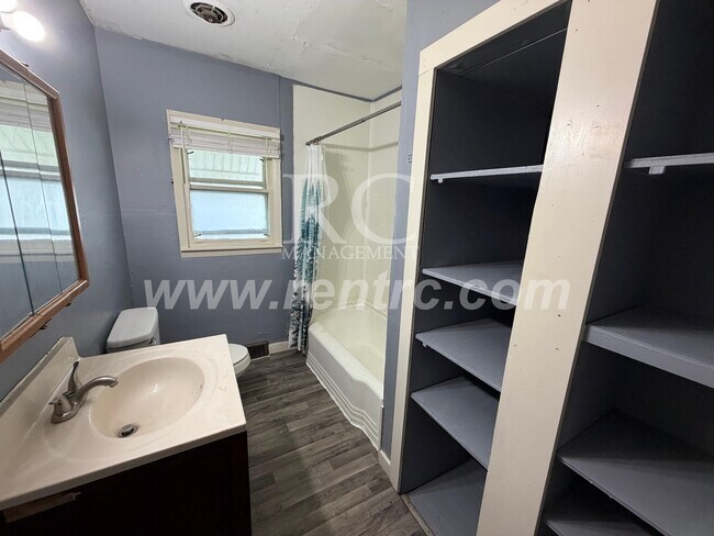 Foto del edificio - 828 Johnson-
