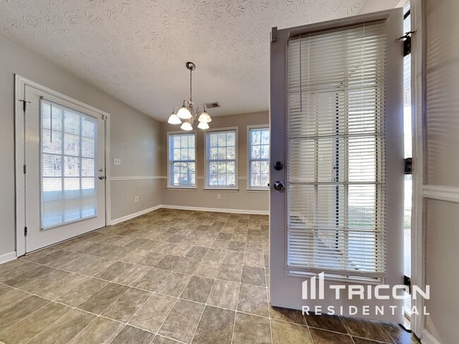 Building Photo - 45 Shadowbrook Ct