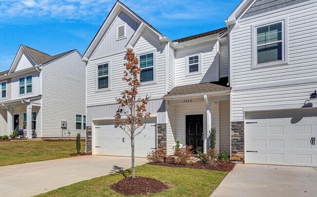 Foto del edificio - Stunning 3/2.5 Townhome Available Now!