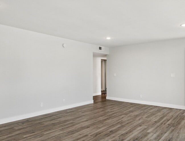 Interior Photo - 11645 Gorham Ave
