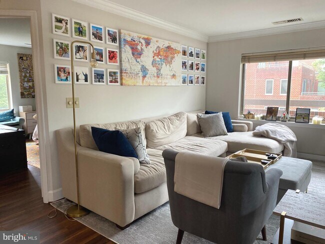 Foto del edificio - 1050 N Stuart St