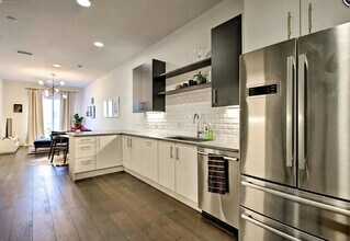 Building Photo - 2530 Lawrence St