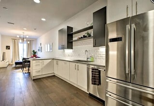 Building Photo - 2530 Lawrence St