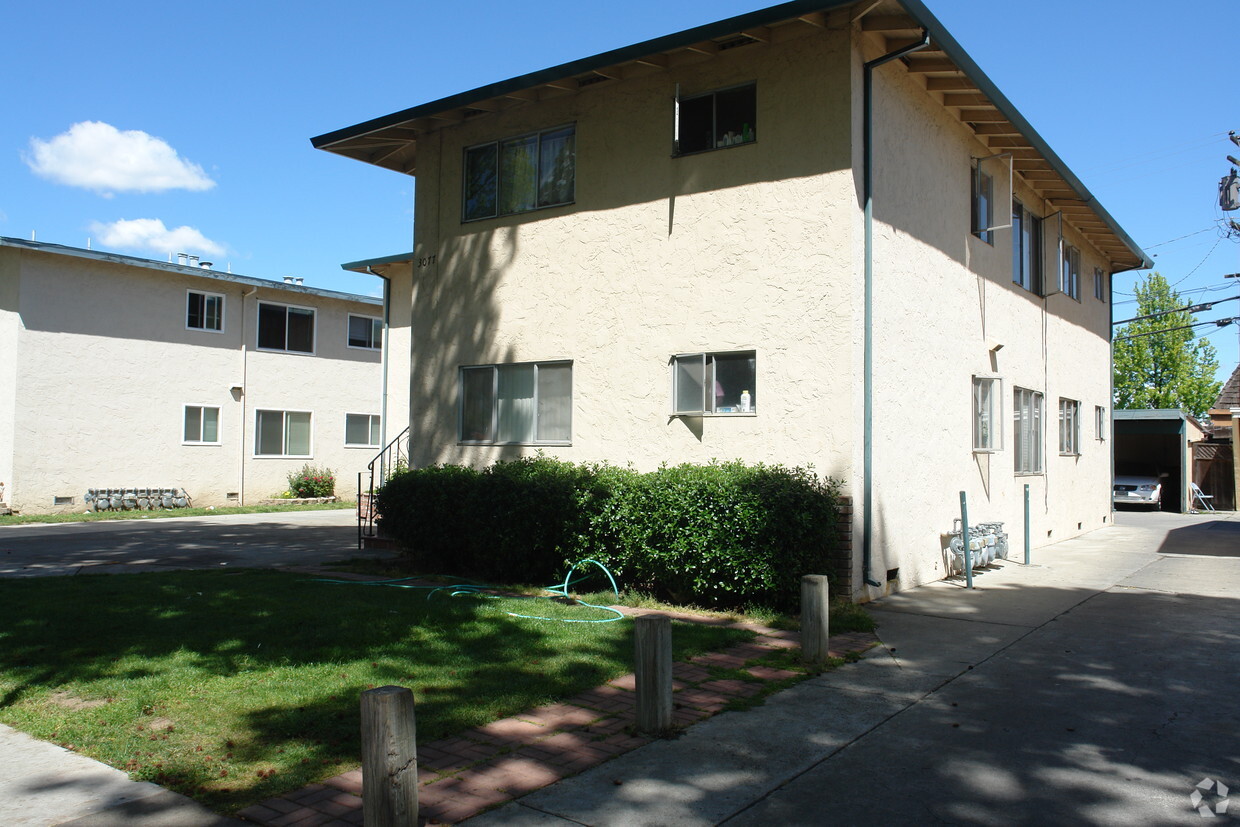 Building Photo - 3077 David Ave