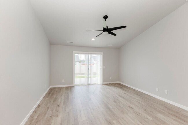 Foto del edificio - Charming Attached Townhome in Nampa at an Incredible Price!