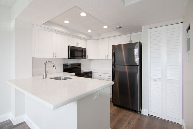 Foto del edificio - ONE BEDROOM ONE BATHROOM! WATERFRONT COMMU...