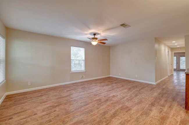 Building Photo - 2700 Catalina Dr