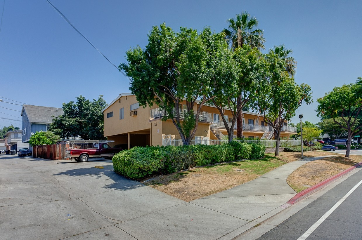 Primary Photo - 7353 Comstock Ave