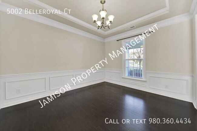 Foto del edificio - 5002 Belleroyal Ct