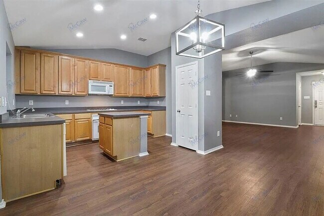 Foto del edificio - 7808 Salton Ln