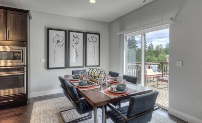 Building Photo - A Charming and Cozy 4 Bed 3.5 bath home in...