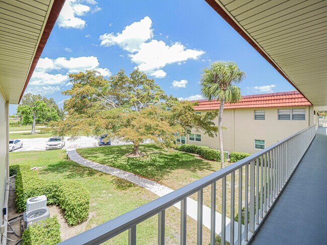 Foto del edificio - 41 Woodland Dr