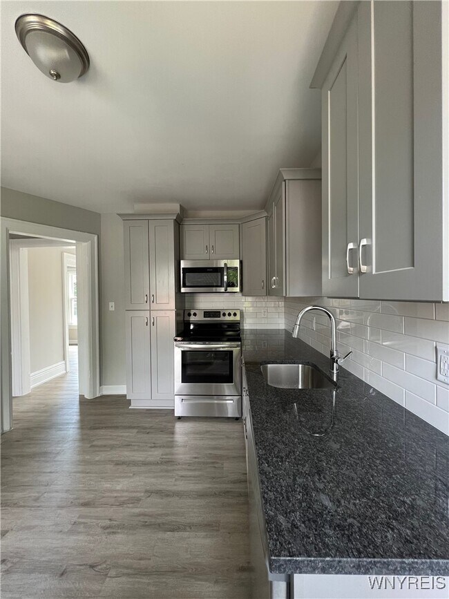 Foto del edificio - 355 Plymouth Ave