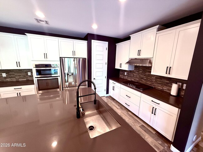 Foto del edificio - 5051 S Girard St