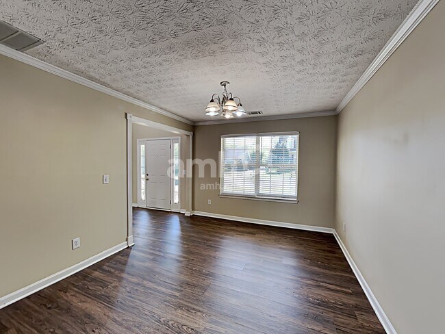 Foto del edificio - 714 Baskins Cir