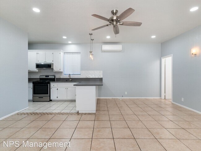 Building Photo - 2 br, 2 bath Apartment - 1116-1122 E 1st S...