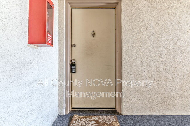 Building Photo - 10122 Campus Way S