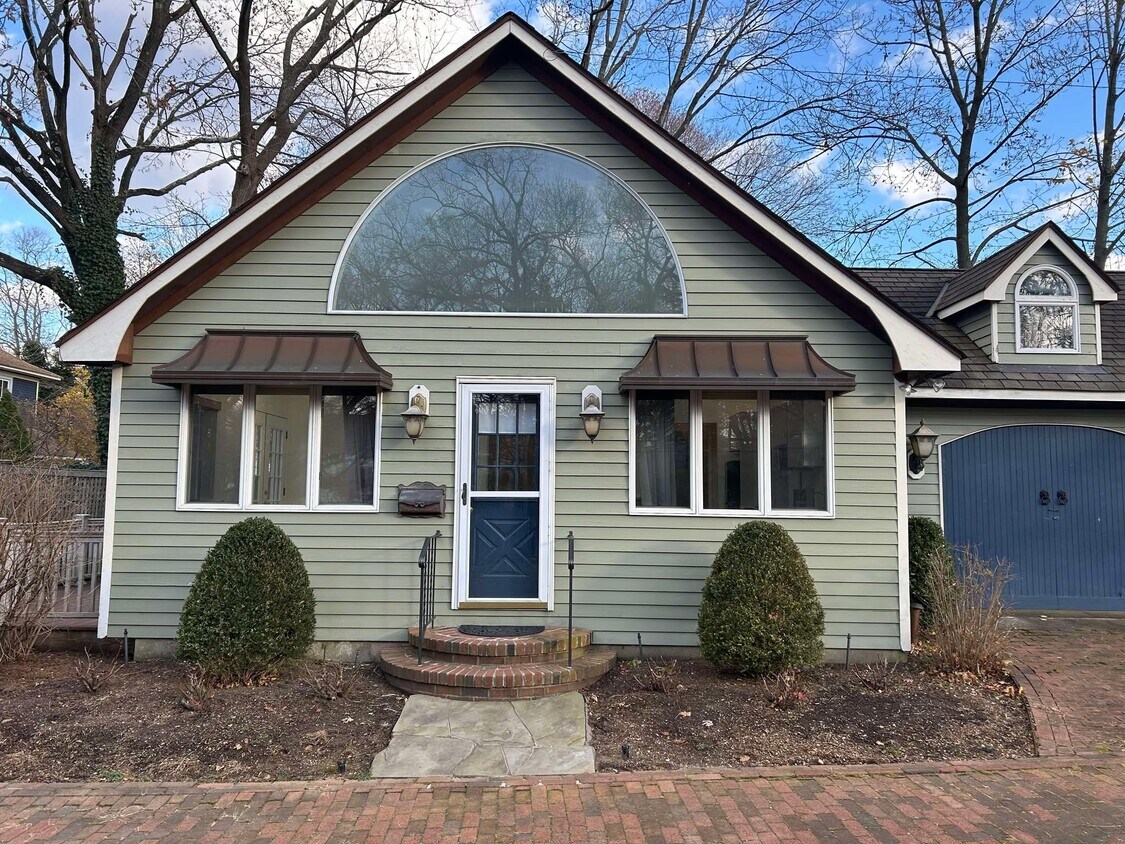 Primary Photo - 534 Main St