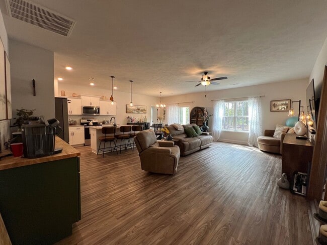 Foto del edificio - 4 Bedroom, 2 Bath Home
