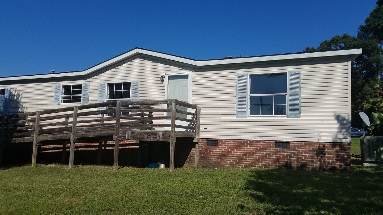 1225 April Loop, Siler City, NC 27344 House Rental in Siler City, NC