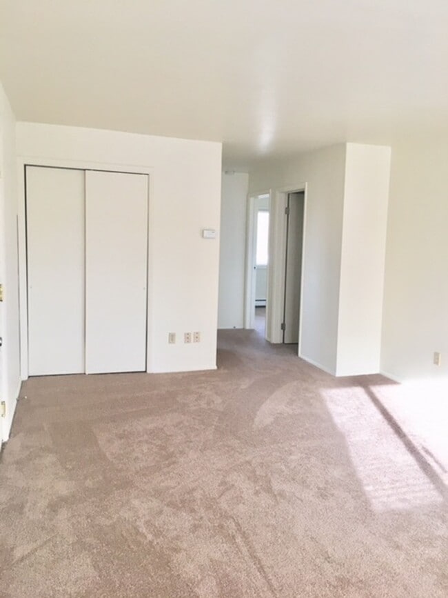 Building Photo - Viewpointe Apartment Homes