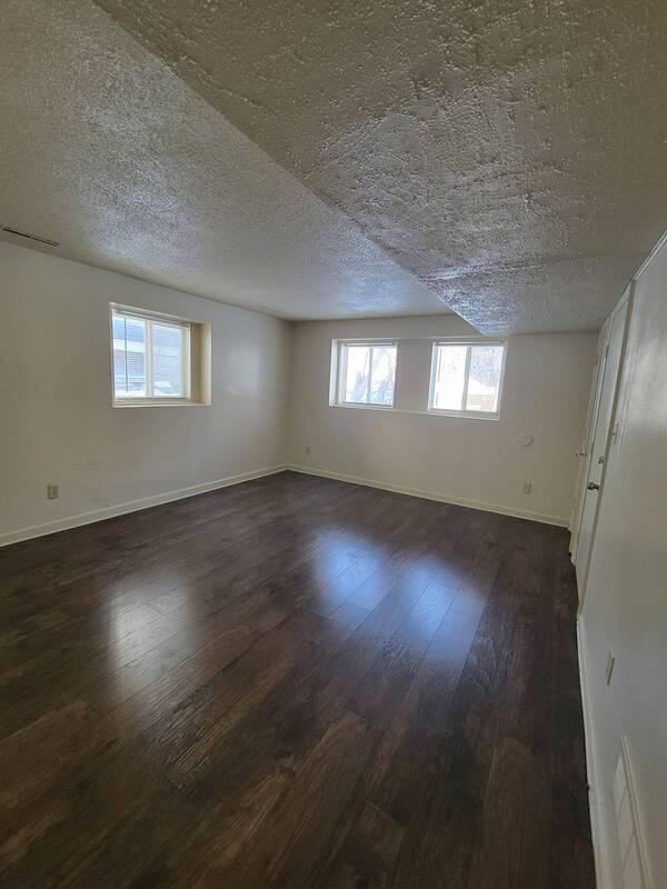 310 Baker St E photo'