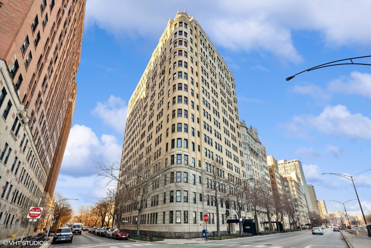 Primary Photo - 3300 N Lake Shore Dr
