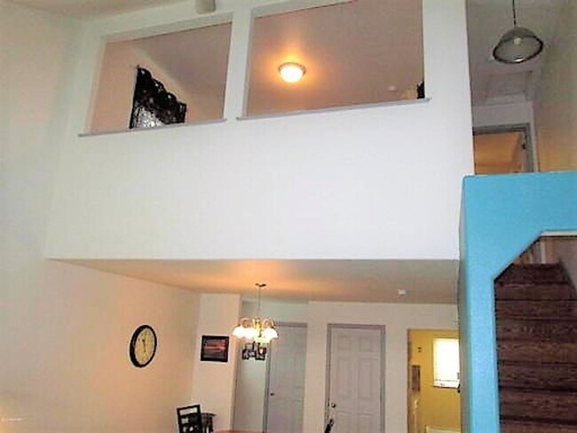 Building Photo - Cute little space to call home