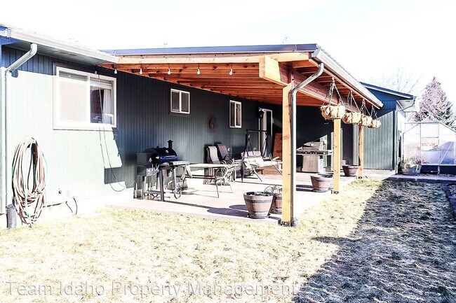 Foto del edificio - 3 br, 1 bath House - 811 Valley View