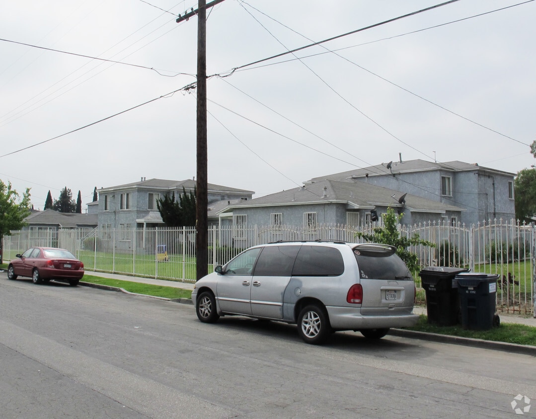 Building Photo - 9221 Kalmia St