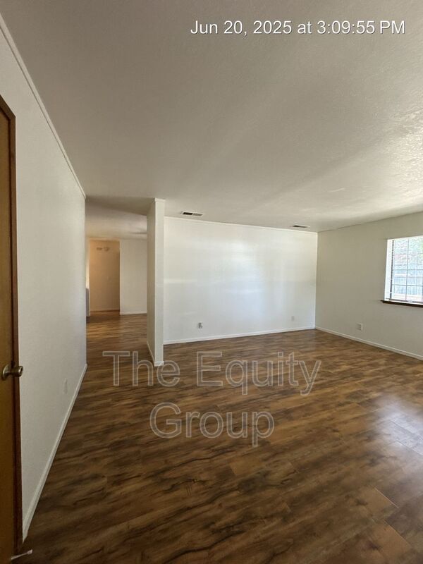 Foto del edificio - 4430 W Cypress Ave