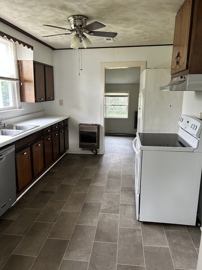 Cocina - 157 Highland Ave