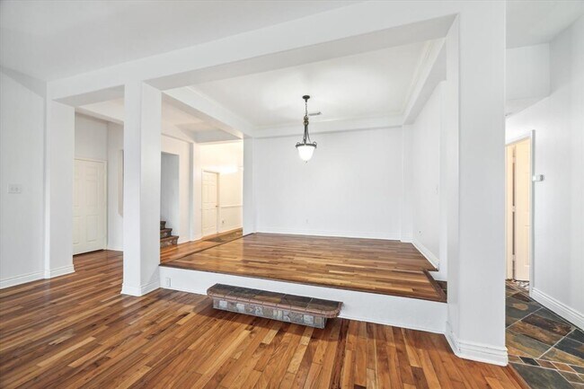 Foto del edificio - 1823 Pinewood Ct Dr