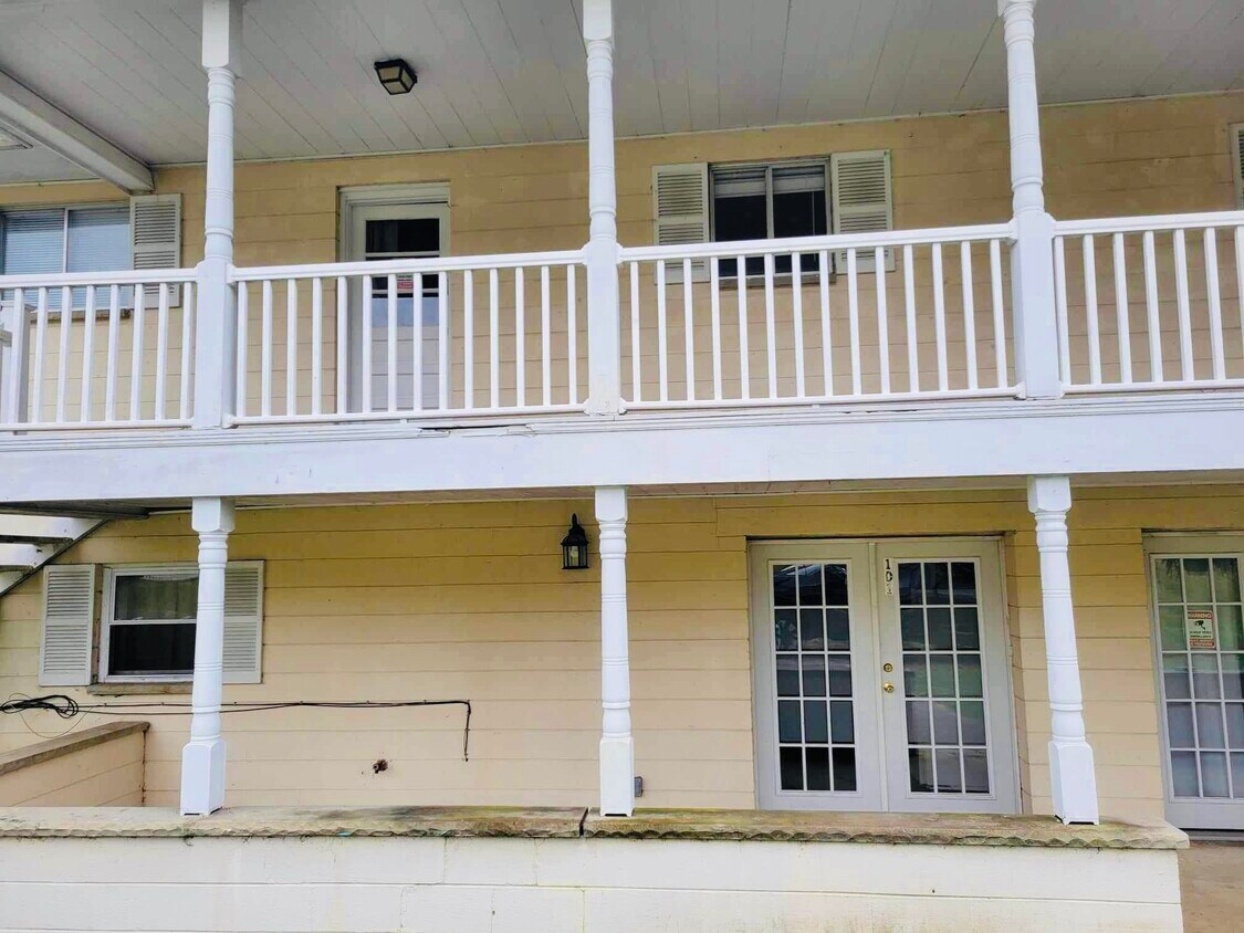 6 Lake View Dr Unit 201, Alum Creek, WV 25003 Apartments in Alum