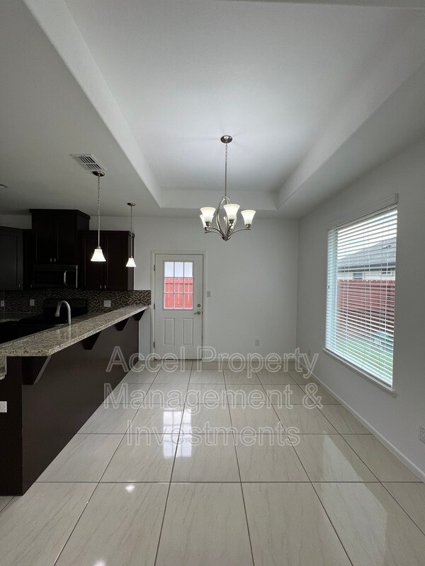 Building Photo - 214 Fig Dr