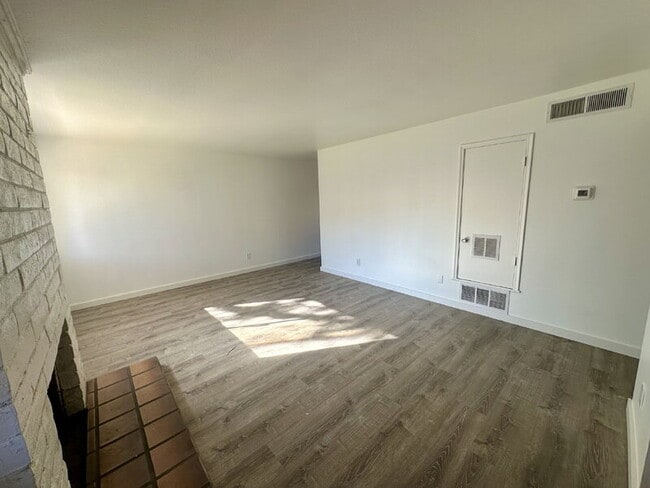 Building Photo - 2725 S Rural Rd